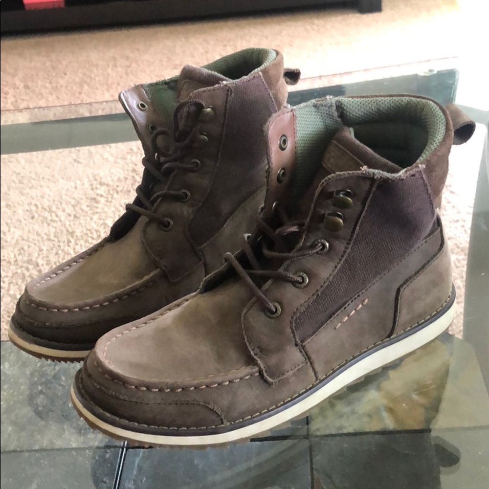 Boys Sperry dockyard boots